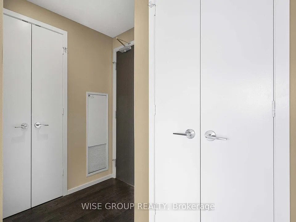 101 Charles St E #3202