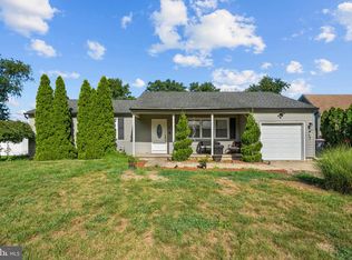 5 Fox Chase Dr, Blackwood, NJ 08012