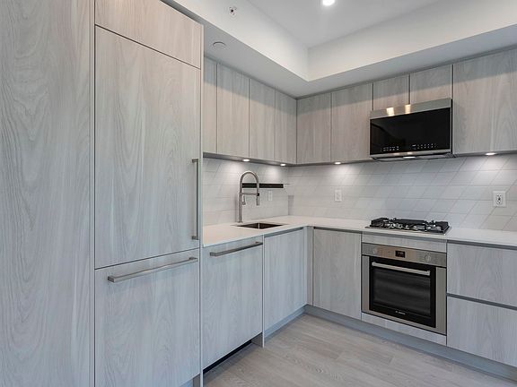4th image of 3264 Vanness Ave #410