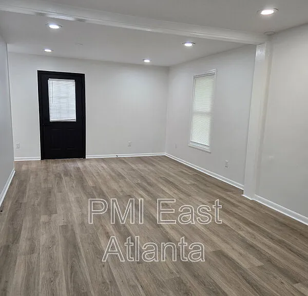 2275 Country Club Ln SW — Photo 8