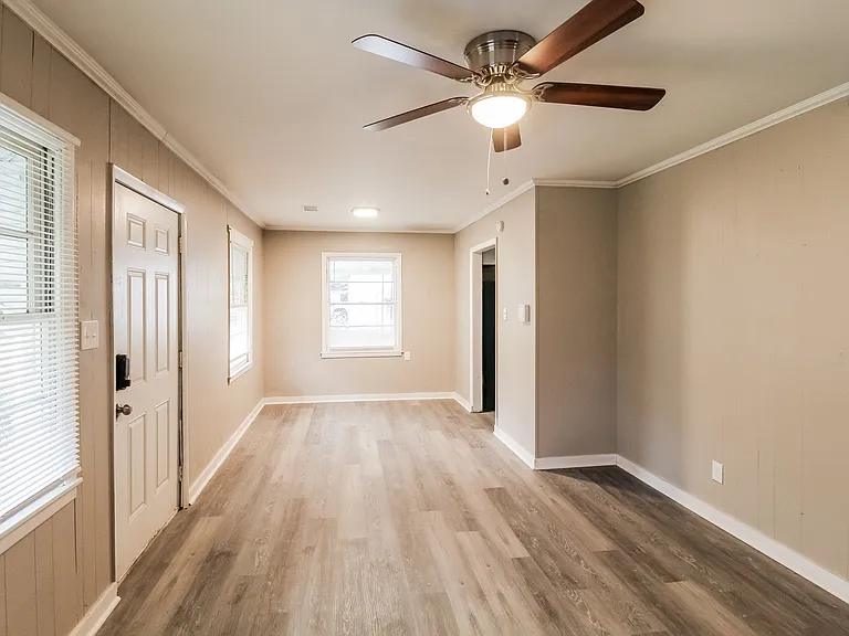 1768740_017_living_room_13601091.jpg