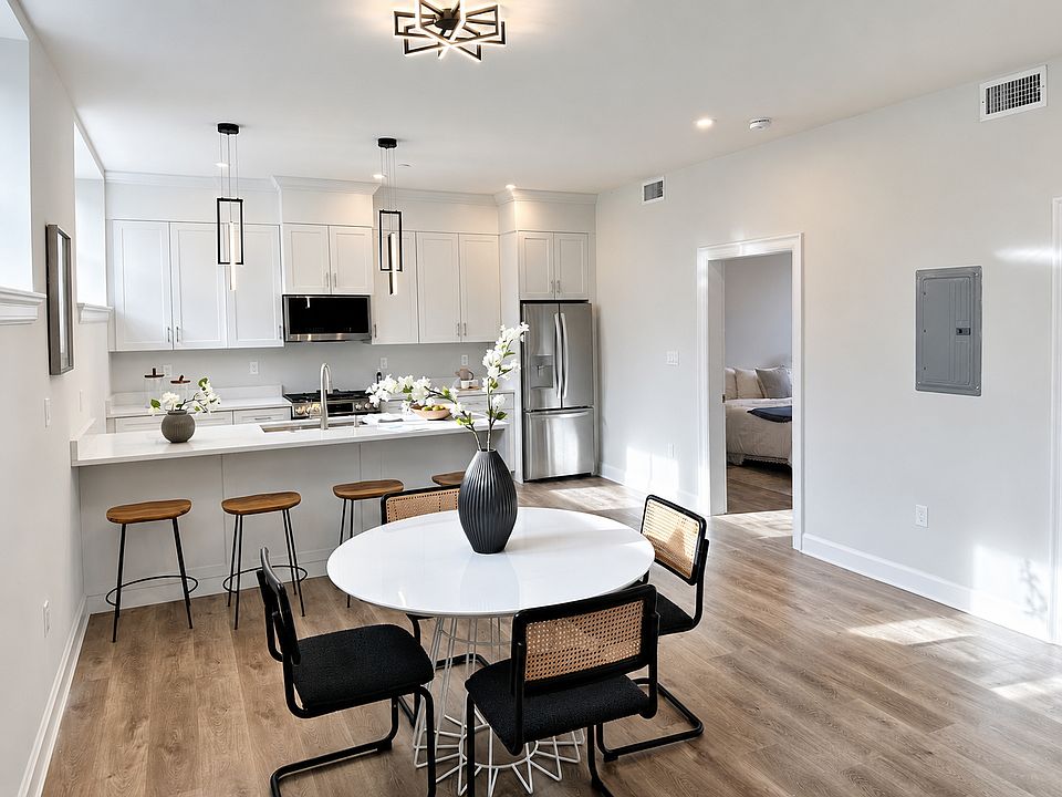 1st image of 16 Foster Ct #1