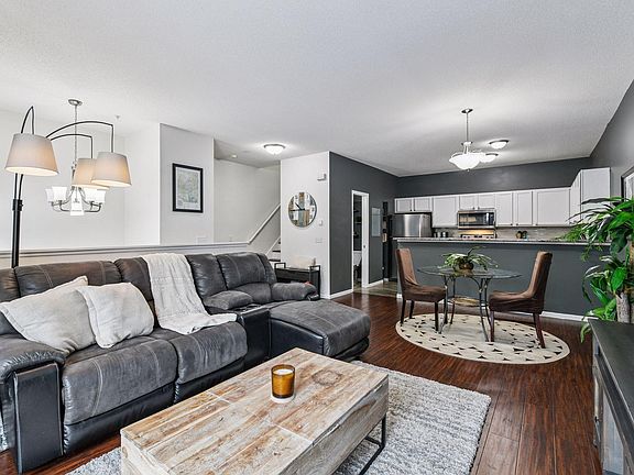 2nd image of 642 Willoughby Way W