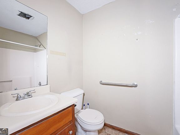 5th image of 124 Evergreen Trl APT C