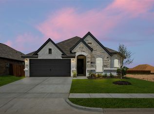 925 Madeline Ln, Cleburne, TX 76033