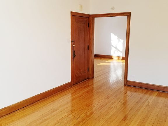 2nd image of 5522 S Sawyer Ave #2