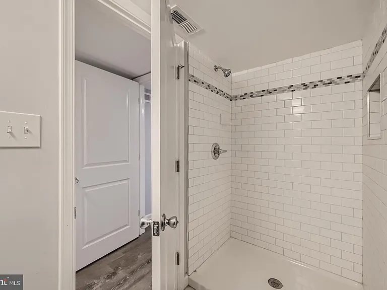 4429 Newport Ave — Photo 25