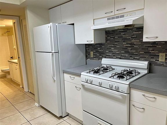 4th image of 1608 Columbia Arms Cir Unit 125