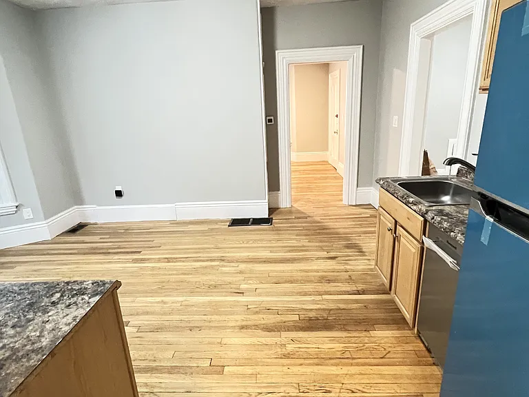 31 Ridgeway St #1 — Photo 4