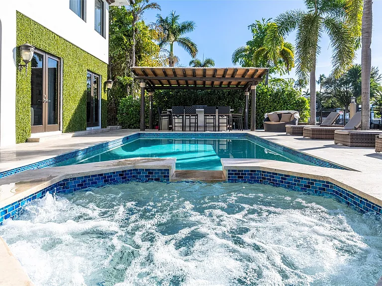 2430 Castilla Isle — Photo 44