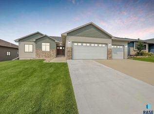 2813 S Maplewood Ave, Sioux Falls, SD 57110