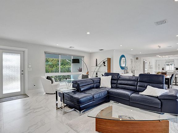 4th image of 4104 NE 21st Avenue