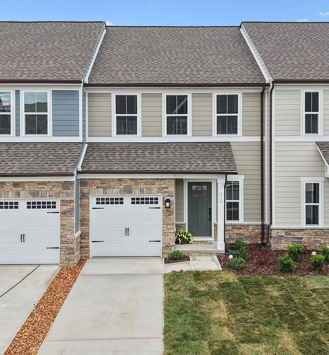 3 bed, 2.5 bath, 1503 sqft, $2,000 — Photo 1