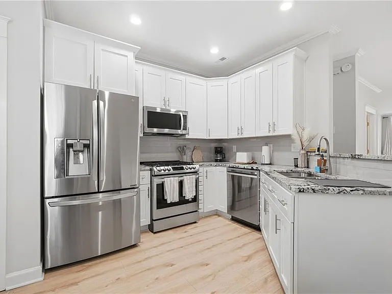 312 Glenwood Ave SE — Photo 10
