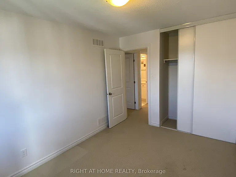 1119 Tischart Cres — Photo 24
