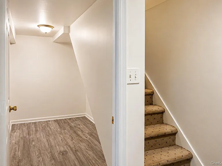 121 Manhasset Ave — Photo 28