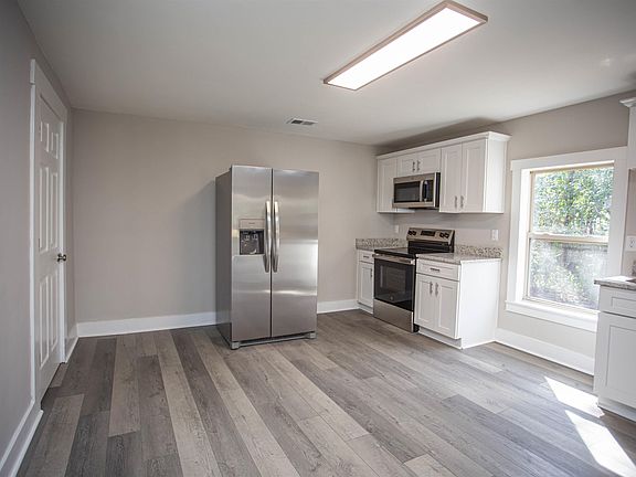 2nd image of 2120 Pleasant Rdg