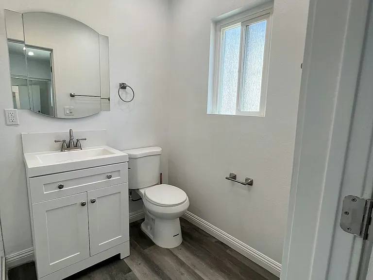 1030 E 2nd St #12 — Photo 19