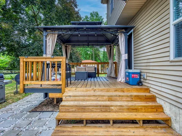 625 N Harvey St, Westland, MI 48185