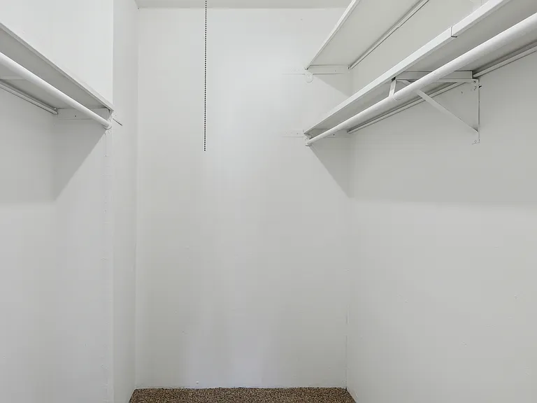 Fairway Club Apartments — Photo 17