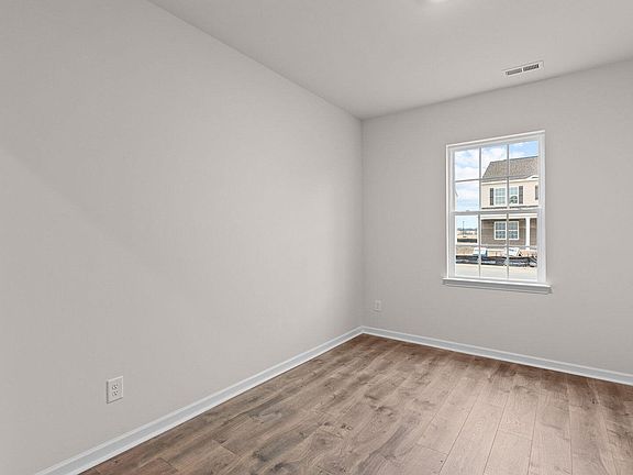 4th image of 1122 Aviator Lane