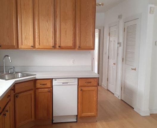 2nd image of 2236 W Melrose St #2