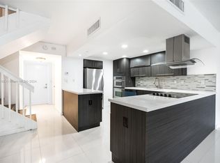 20350 W Country Club Dr APT 123, Miami, FL