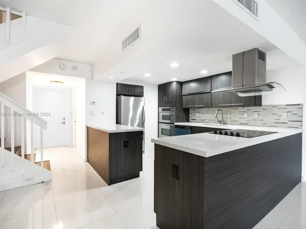 20350 W Country Club Dr APT 123, Miami, FL 33180