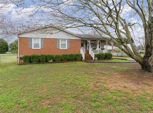 203 Lowell St, Lexington, NC 27295