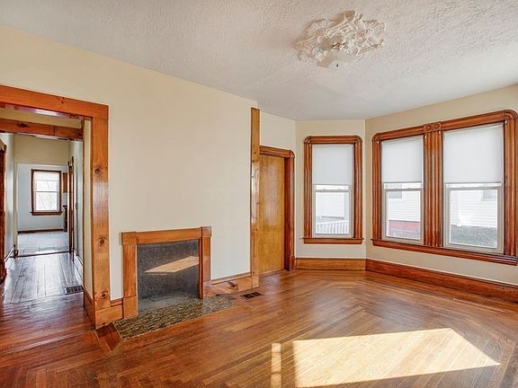 3rd image of 817 N Montello St