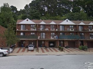 66-01 242nd St #3R, Little Neck, NY 11362