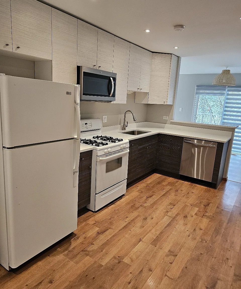 3 bed, 1.5 bath, 1200 sqft, $2,200 — Photo 2