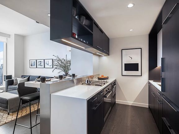 3rd image of 252 South St Unit 10B