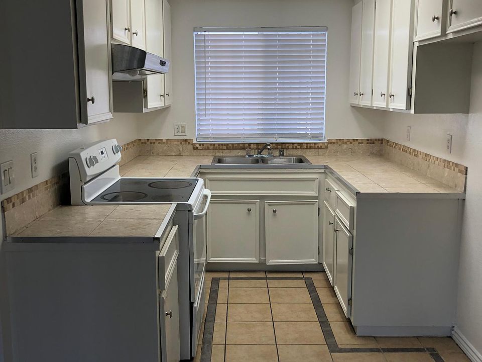 1st image of 3432 Charleston Ct