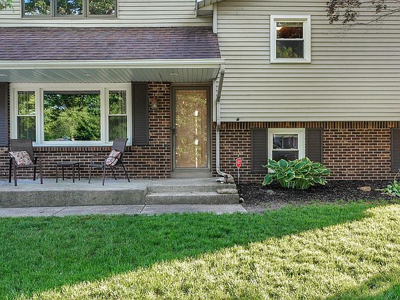 4th image of 2584 Oak Hollow Dr