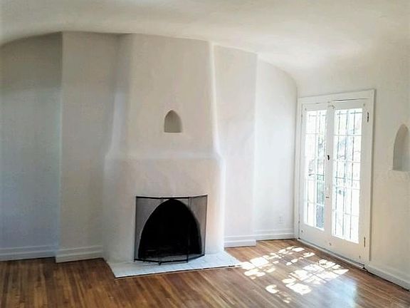 3rd image of 3137 Hollycrest Dr
