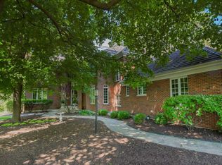 10 Muirfield Cir, Wheaton, IL 60189