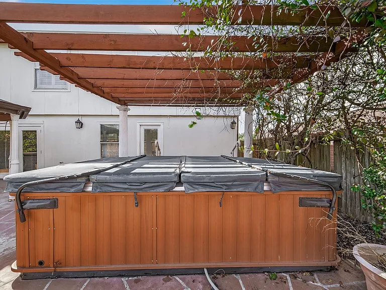 15910 Clayton Bend Dr — Photo 46