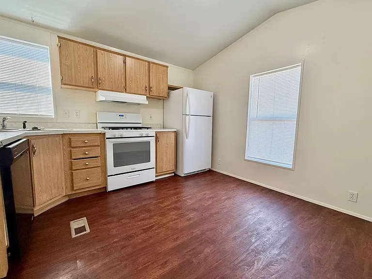 313 12th St #14 — Photo 3