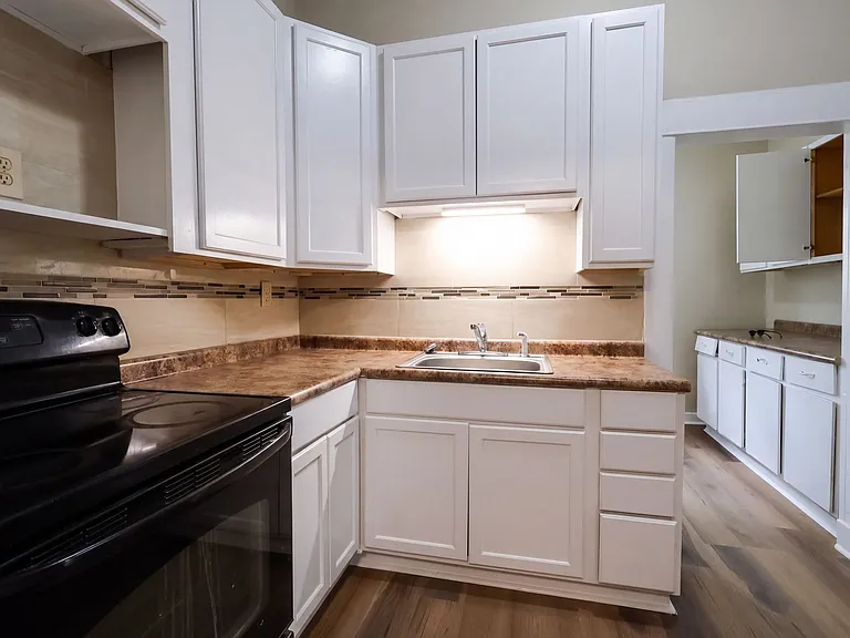 1544 Gilbert Dr — Photo 5
