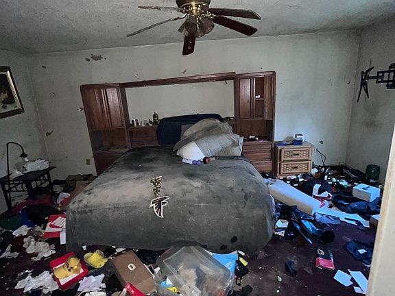3rd image of 5568 Bradley Cir