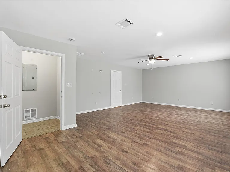 6203 Gaston St — Photo 12