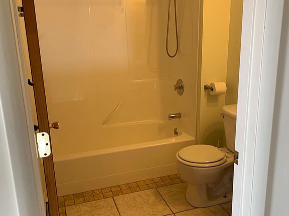 4th image of 437 Country Club Ln #A