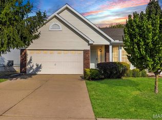 6 Green Park Ln, O'Fallon, MO 63366