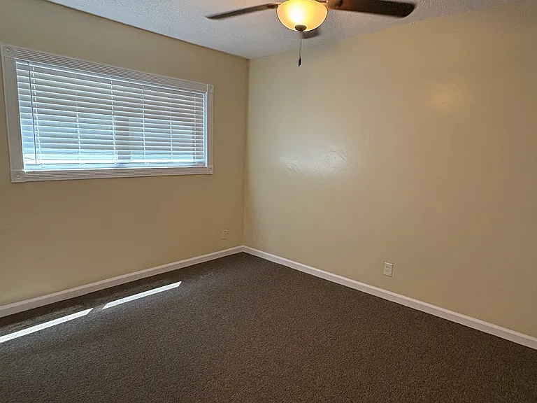 520 E Pleasant St #4 — Photo 8