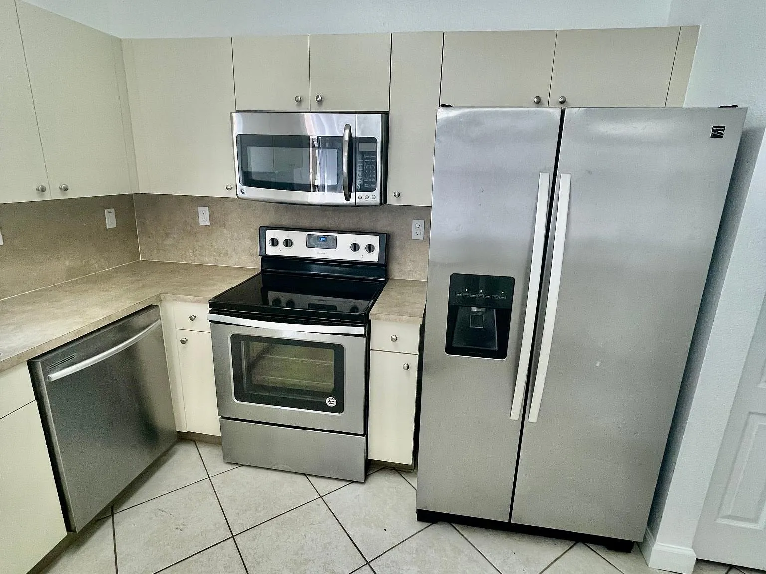 3 bed, 2.5 bath, 1289 sqft, $2,800 — Photo 3