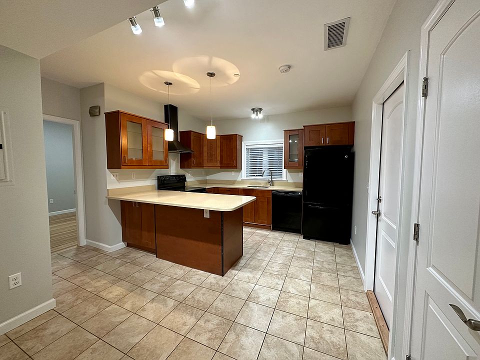 1st image of 8 Buxton St #1