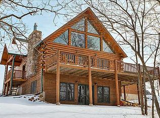 1693 Mueller Ct, Winterset, IA 50273