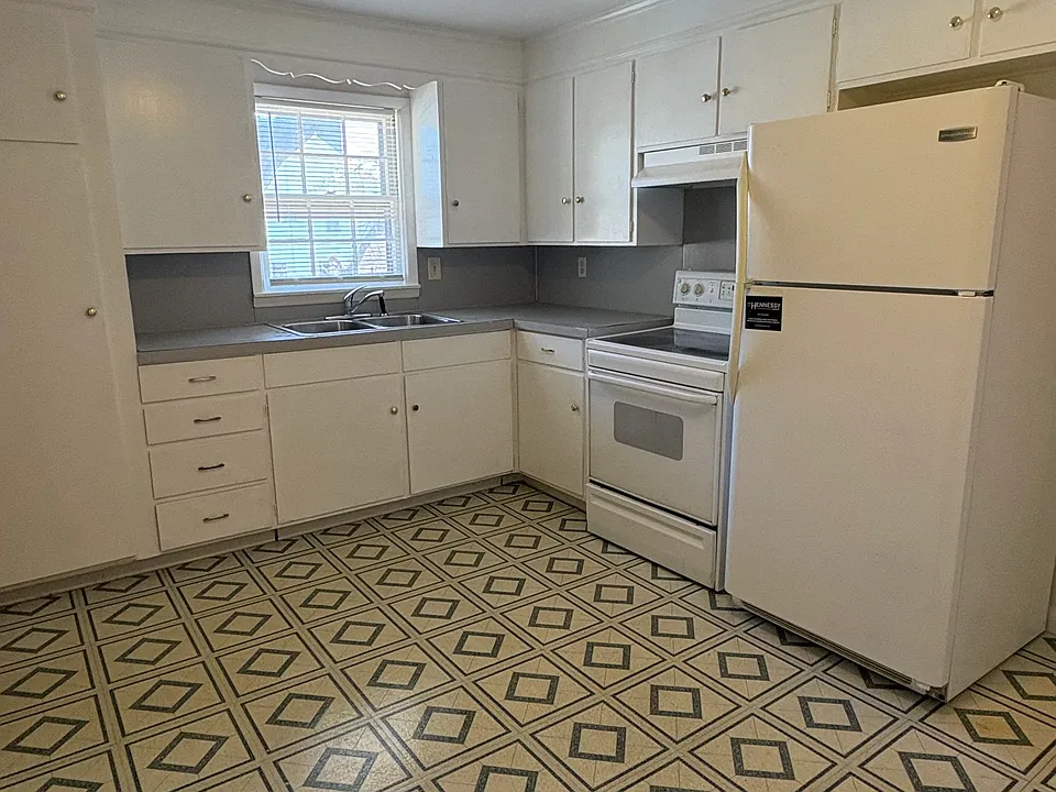 110 Summit St #8