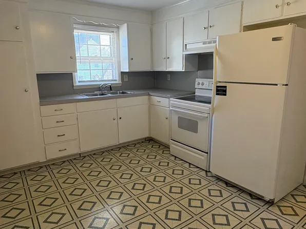 110 Summit St #8, Pawtucket, RI 02860